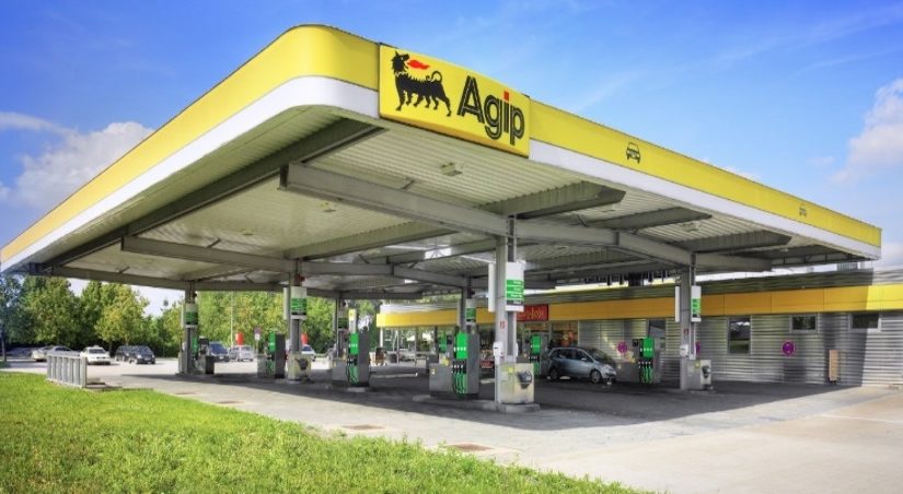 Er Poeta da Carmen ar parcheggio dietro l’Agip